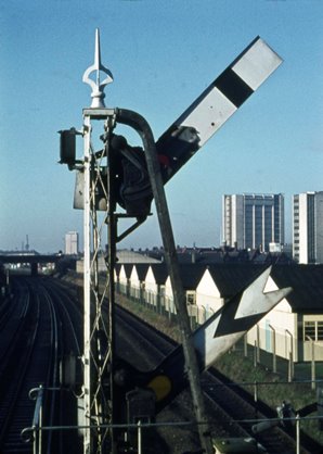 Brentford railway signal